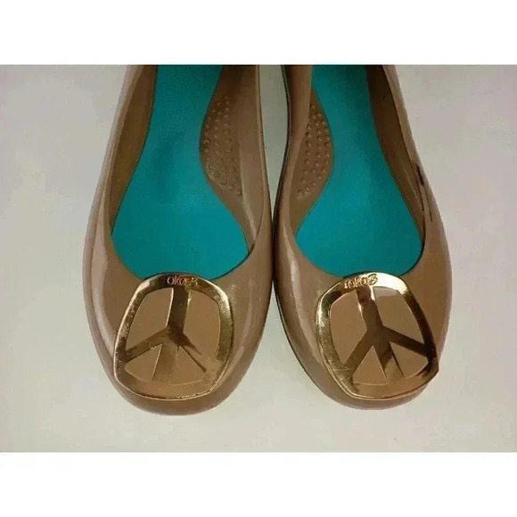 Oka B Womens Ballet Brown Shoes Jelly Gold Piece Emblem Slip On Round Toe Size 7 - Picture 3 of 7
